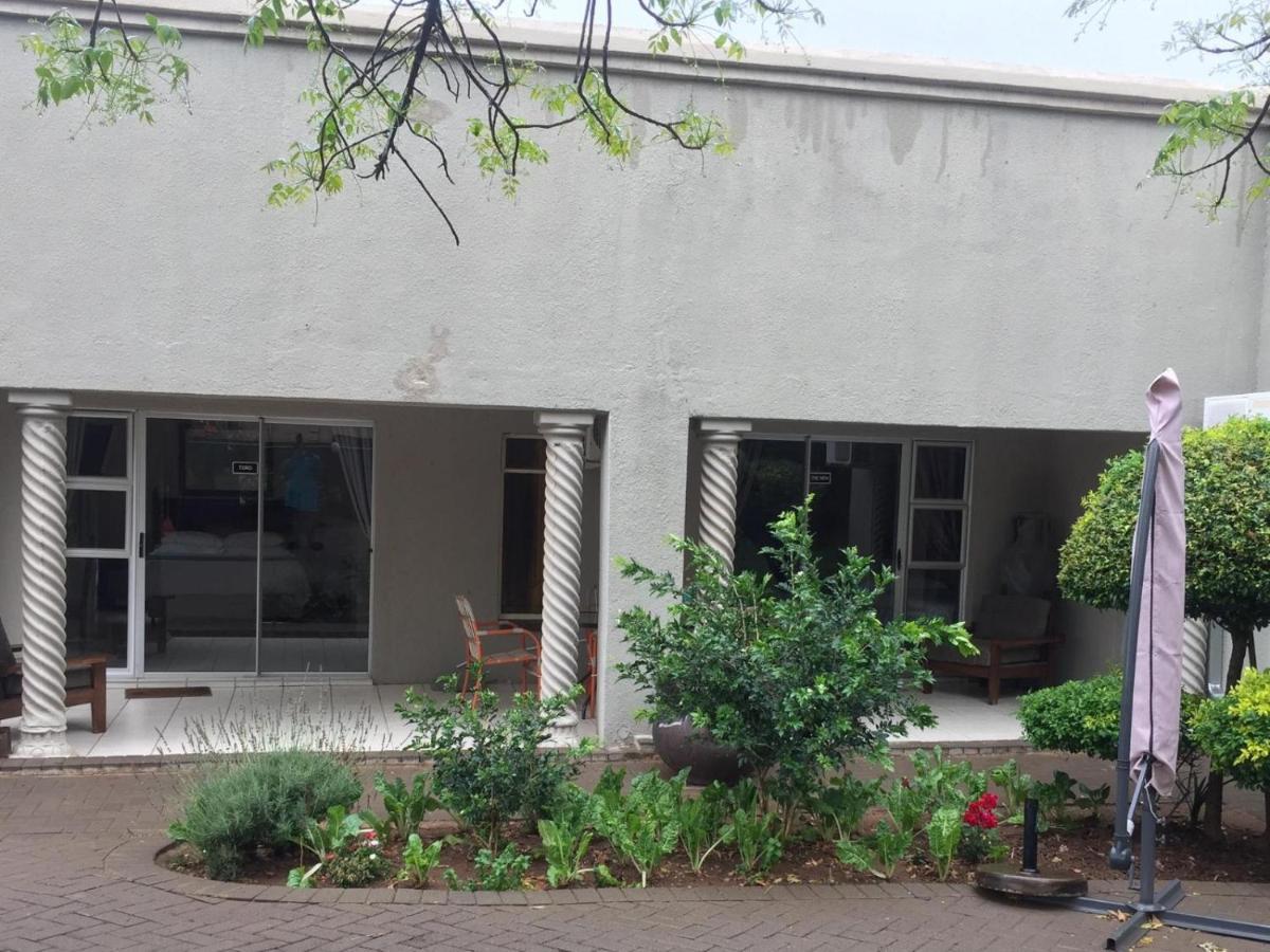 Toro Guest House Rustenburg Exterior foto