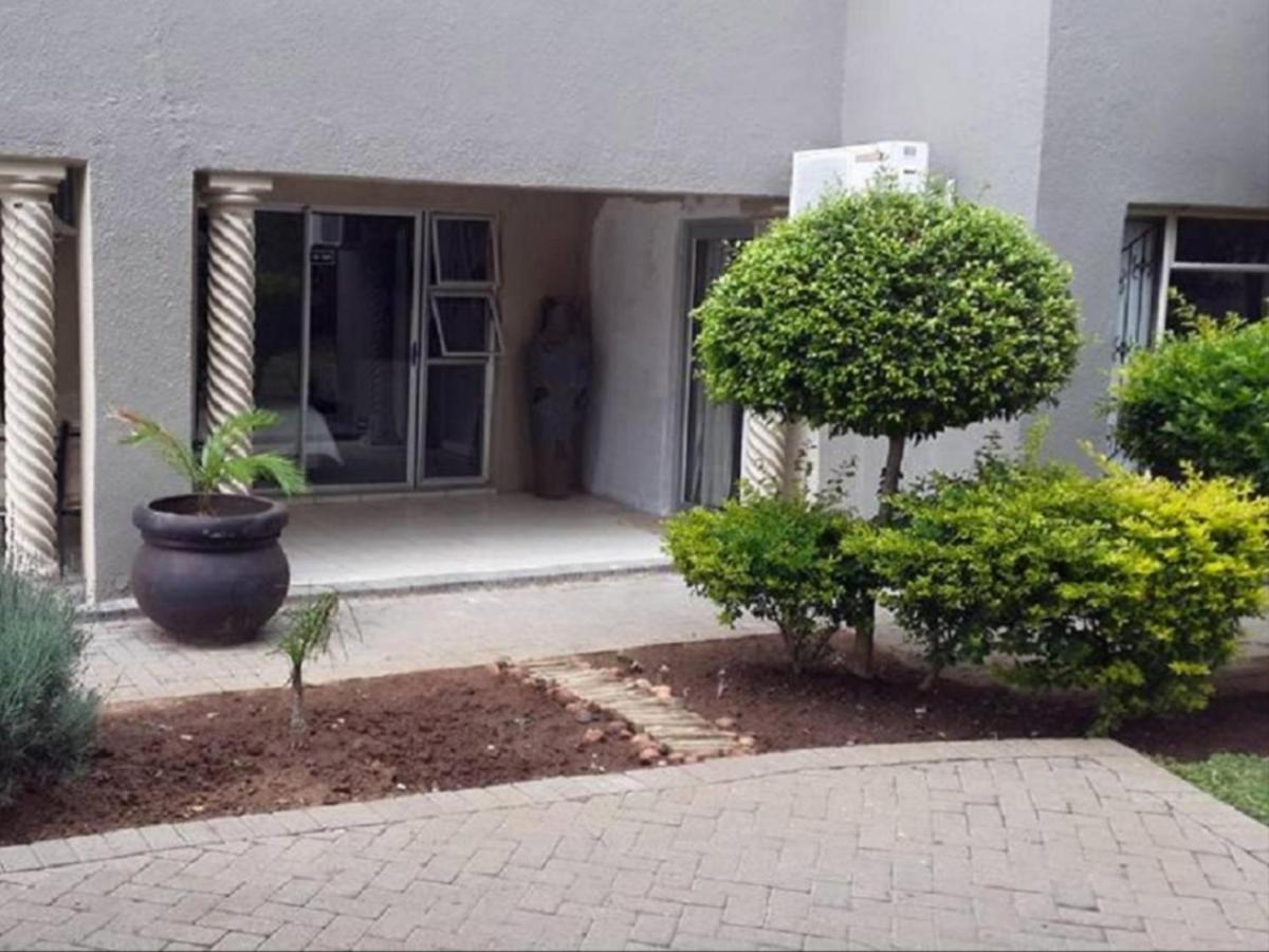 Toro Guest House Rustenburg Exterior foto