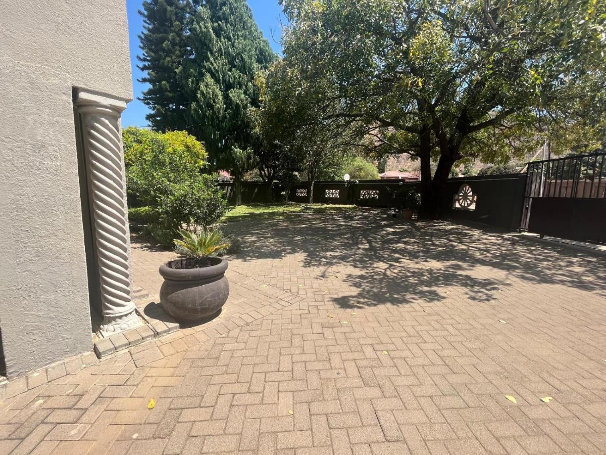 Toro Guest House Rustenburg Exterior foto
