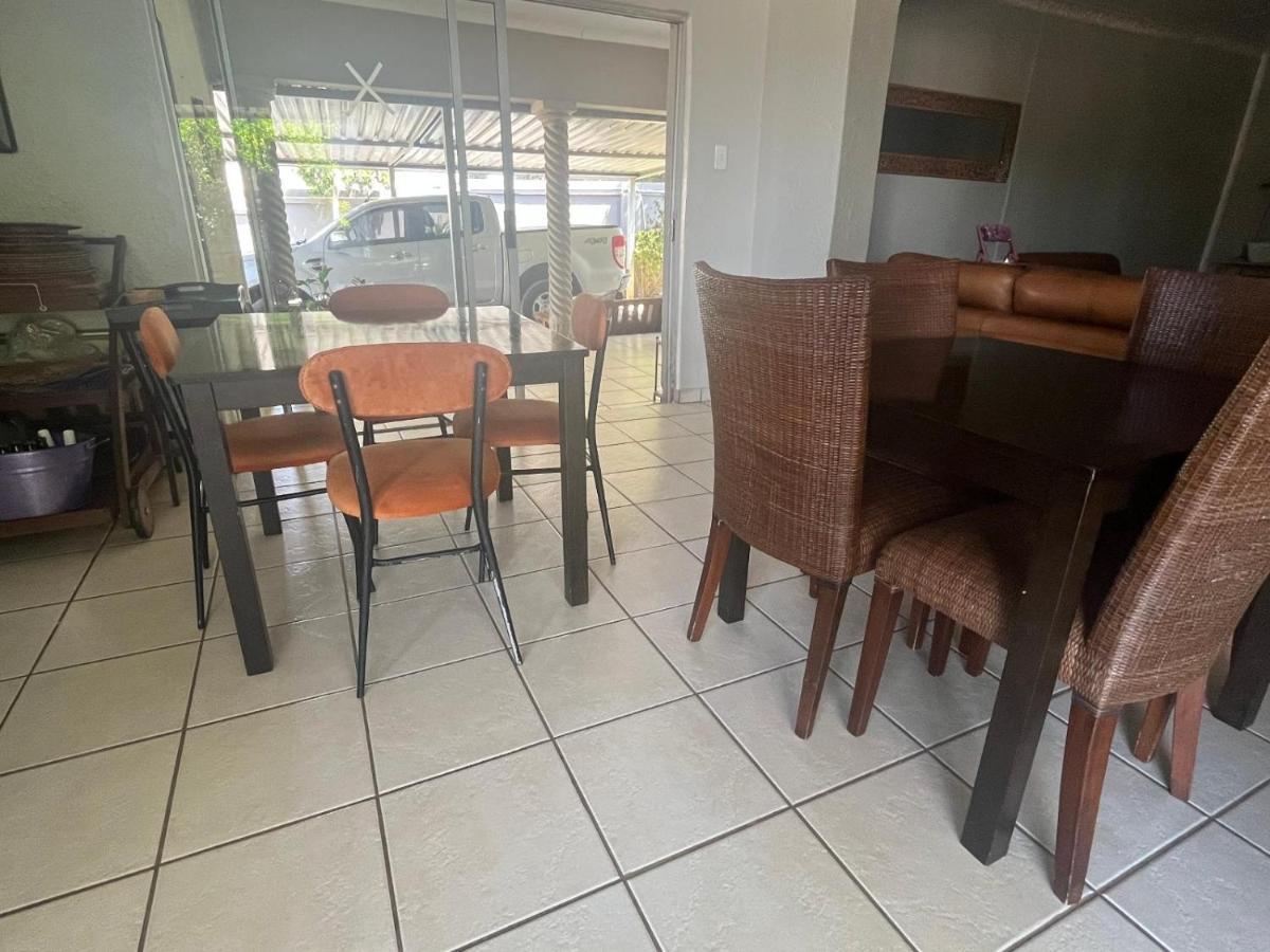 Toro Guest House Rustenburg Exterior foto