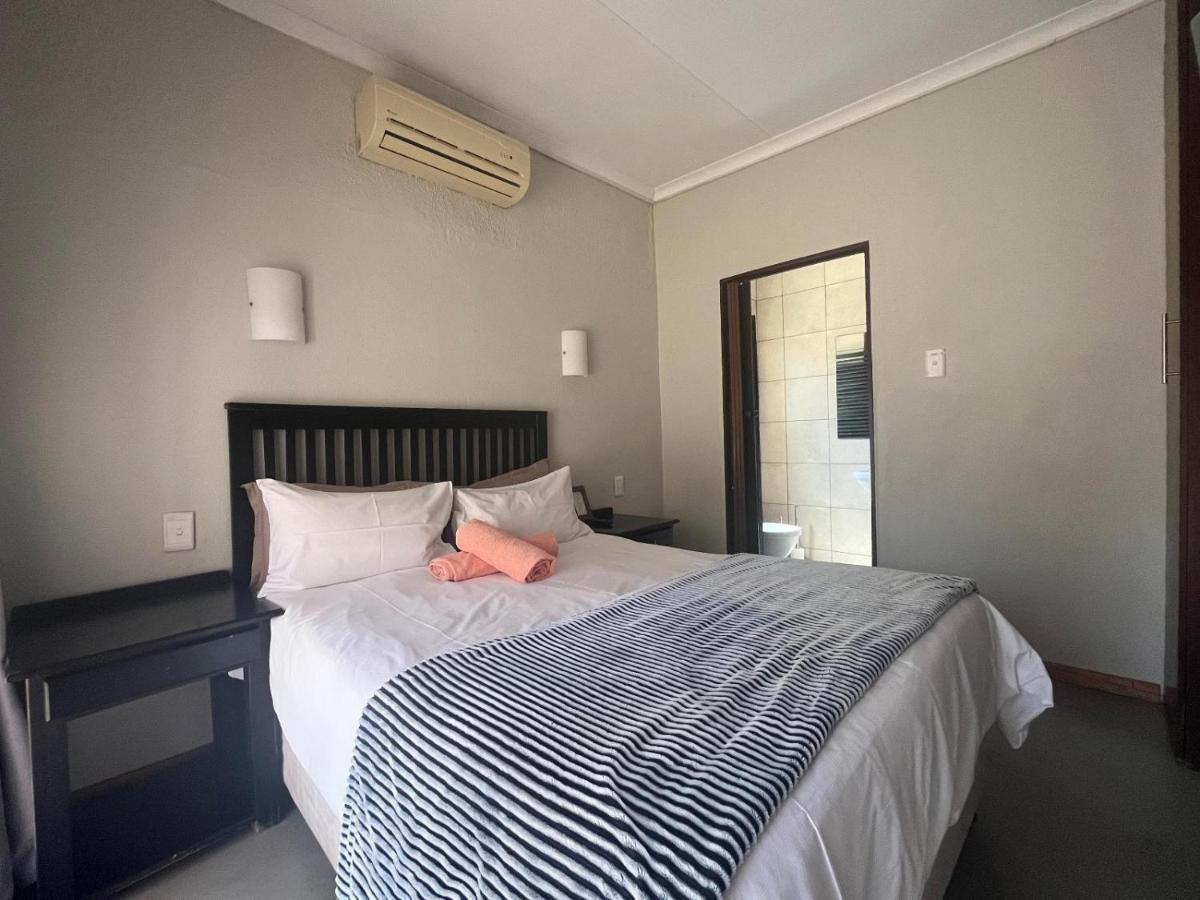 Toro Guest House Rustenburg Exterior foto