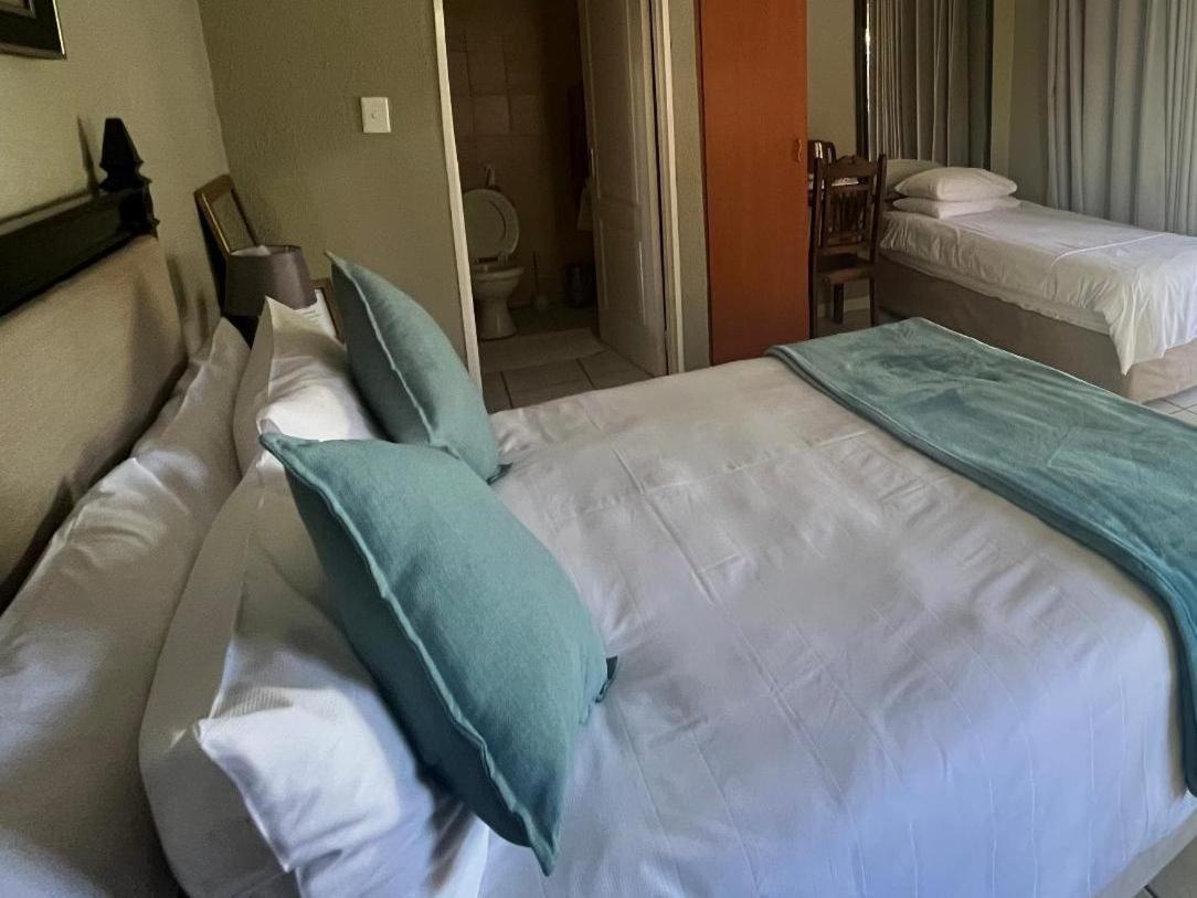Toro Guest House Rustenburg Exterior foto